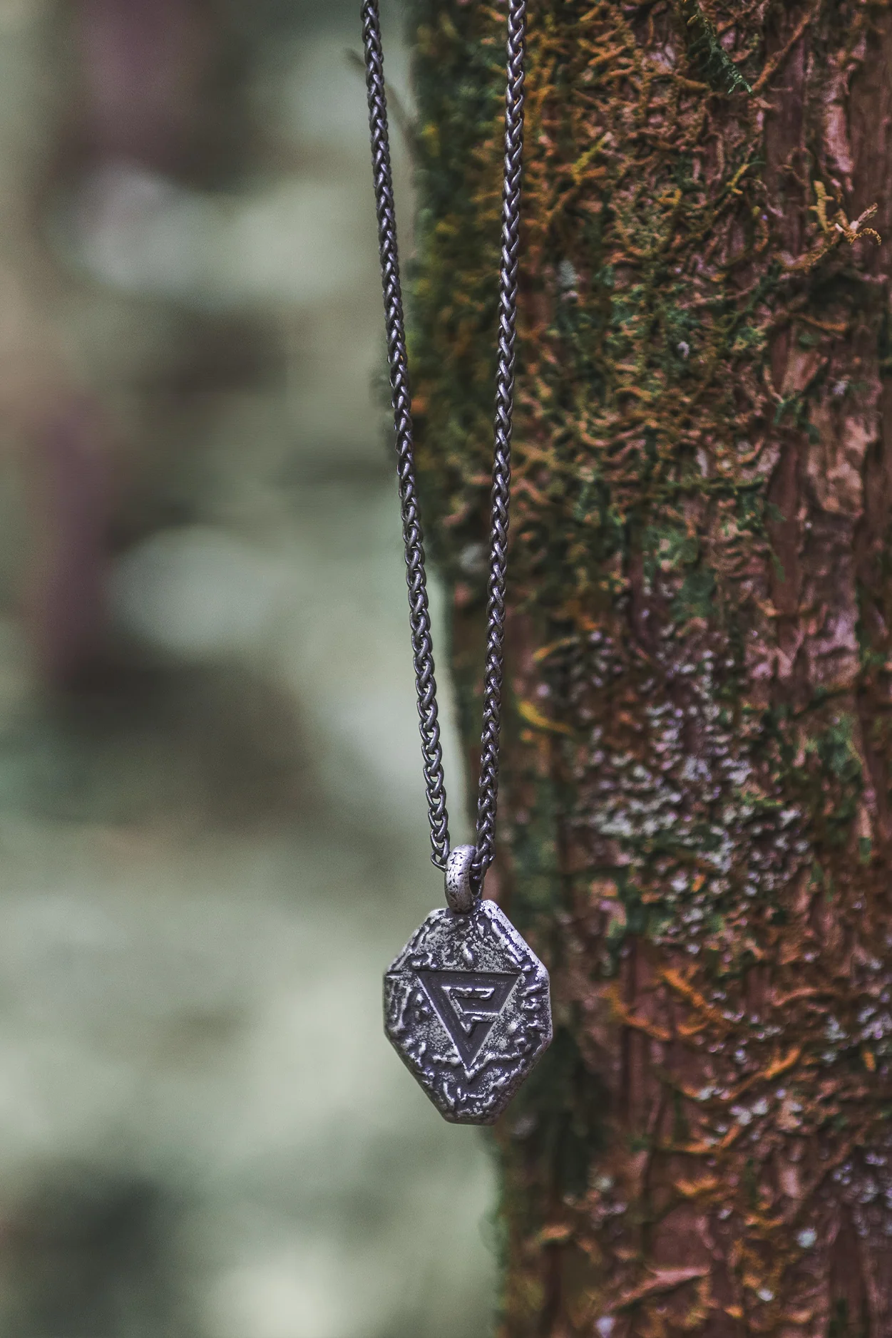 THE WITCHER SIGNS PENDANT SET AND KEEPSAKE BOX - Image 12