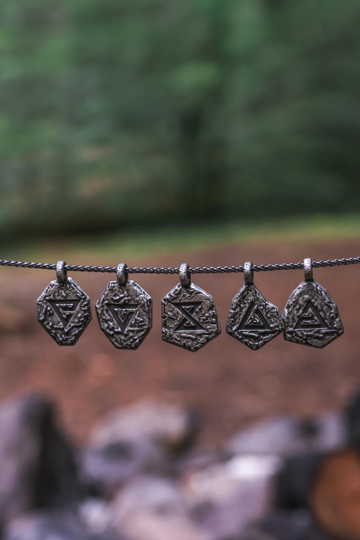 THE WITCHER SIGNS PENDANT SET AND KEEPSAKE BOX - Image 15