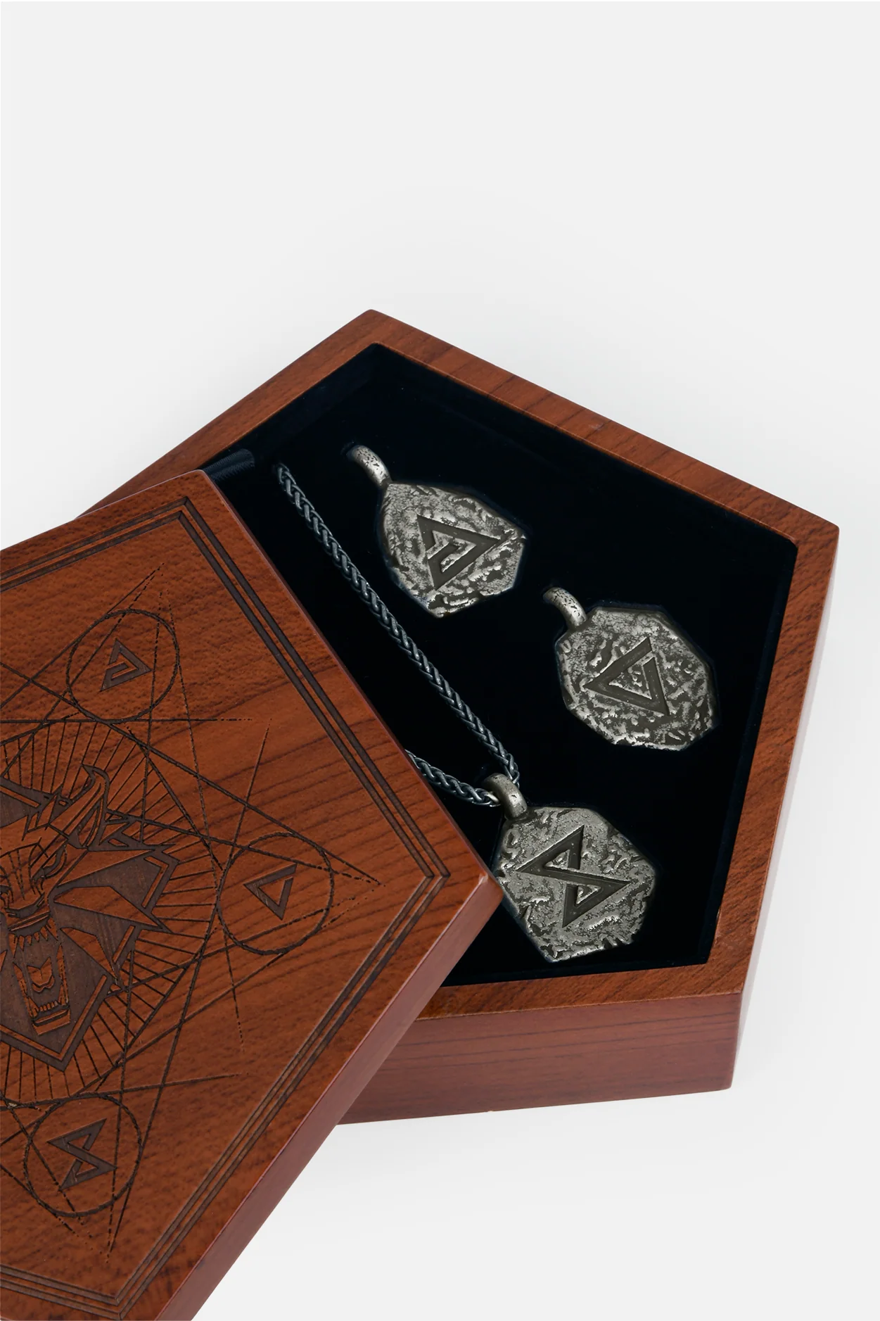 THE WITCHER SIGNS PENDANT SET AND KEEPSAKE BOX - Image 24