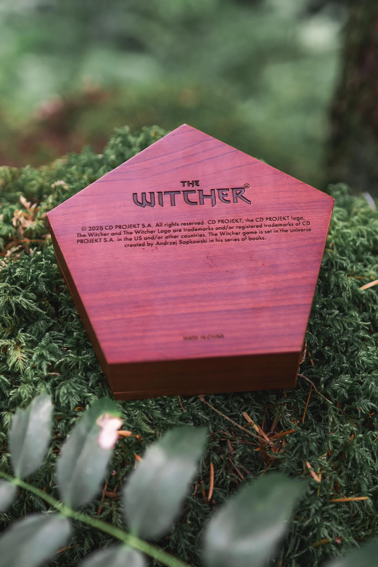 THE WITCHER SIGNS PENDANT SET AND KEEPSAKE BOX - Image 8