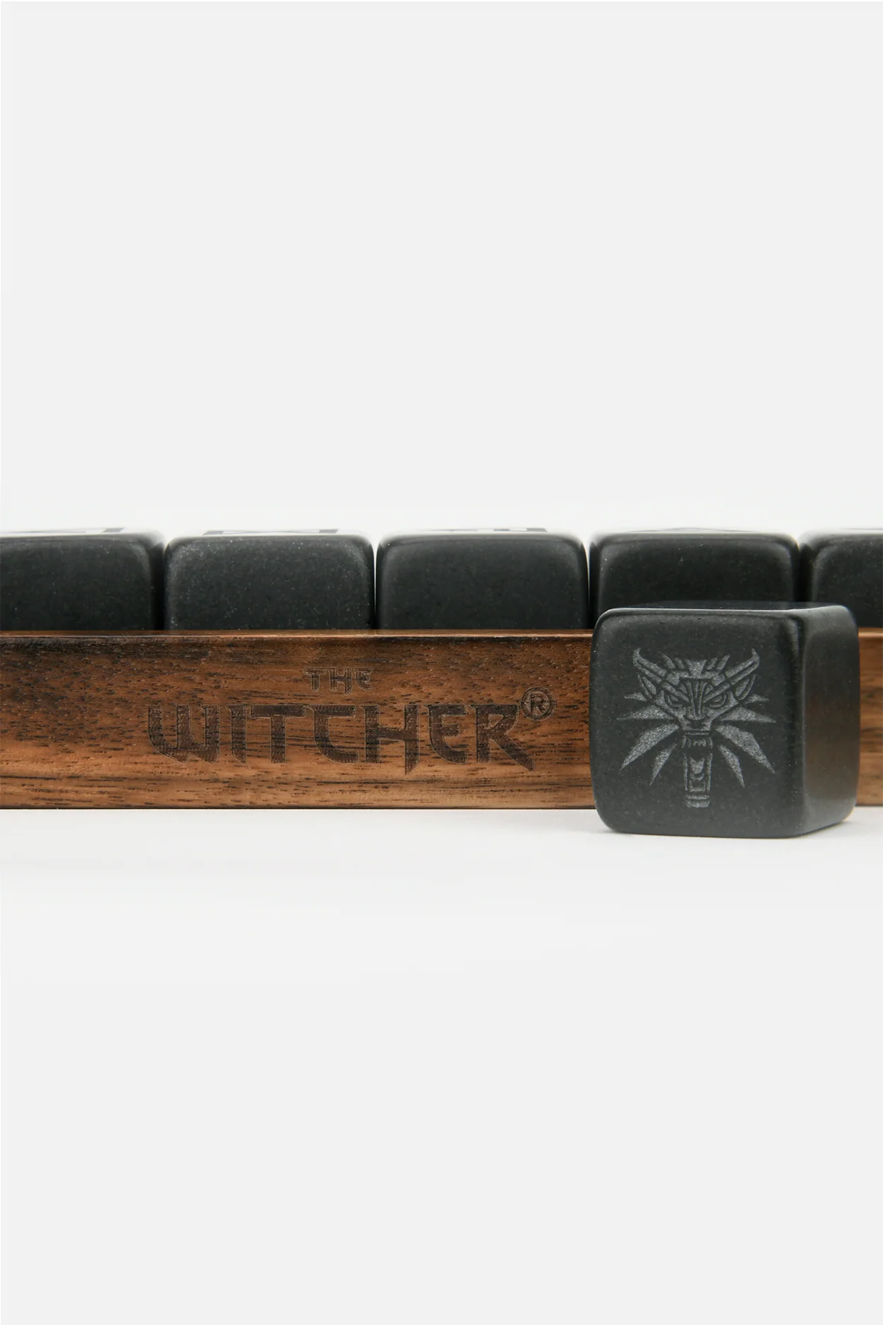 THE WITCHER SIGNS WHISKEY STONES - Image 6